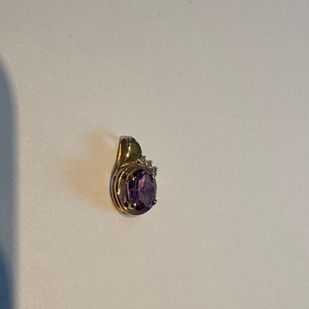 Amethyst, diamond and gold pendant